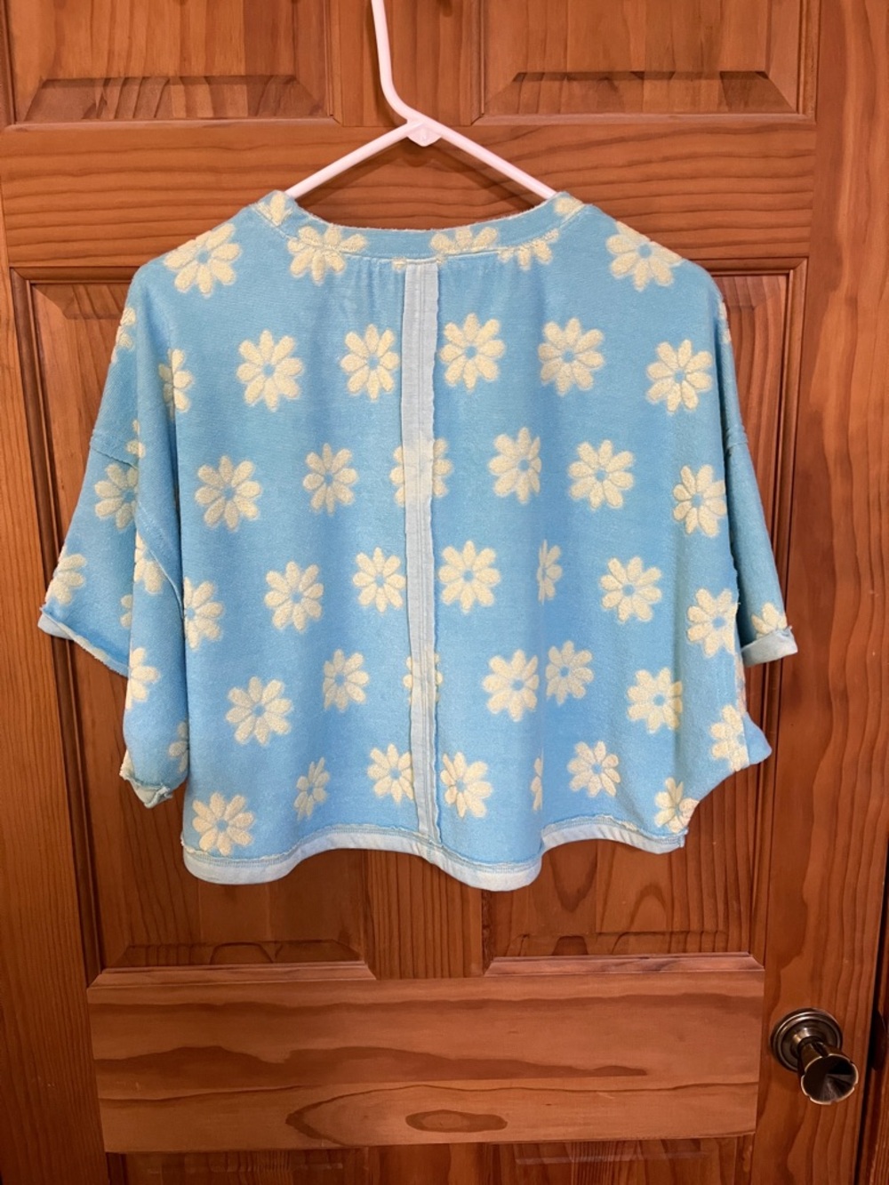 Oli & Hali Blue Clouds Daisy Printed Terry Short Sleeve Crop Top - Picture 3 of 4